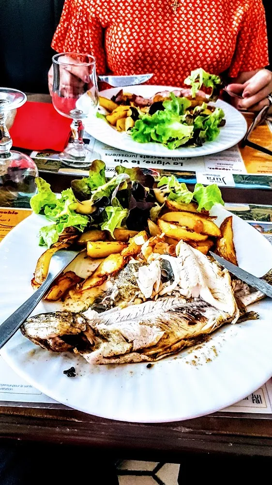 Truite Pommes Dauphines Et Salade